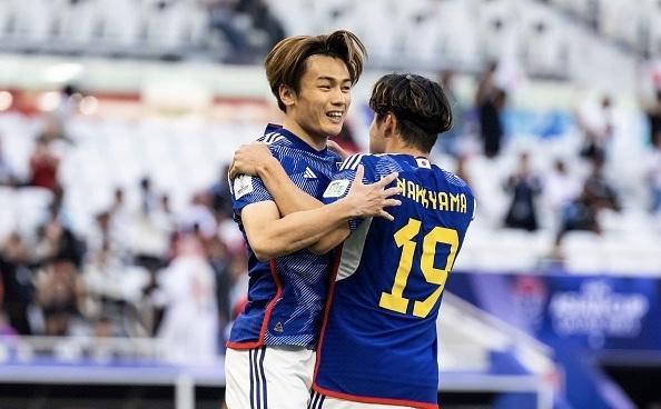 然在场上展 然在场上展